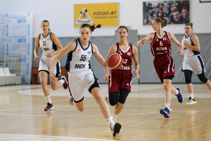 Уверенная победа в матче с “Викторией”